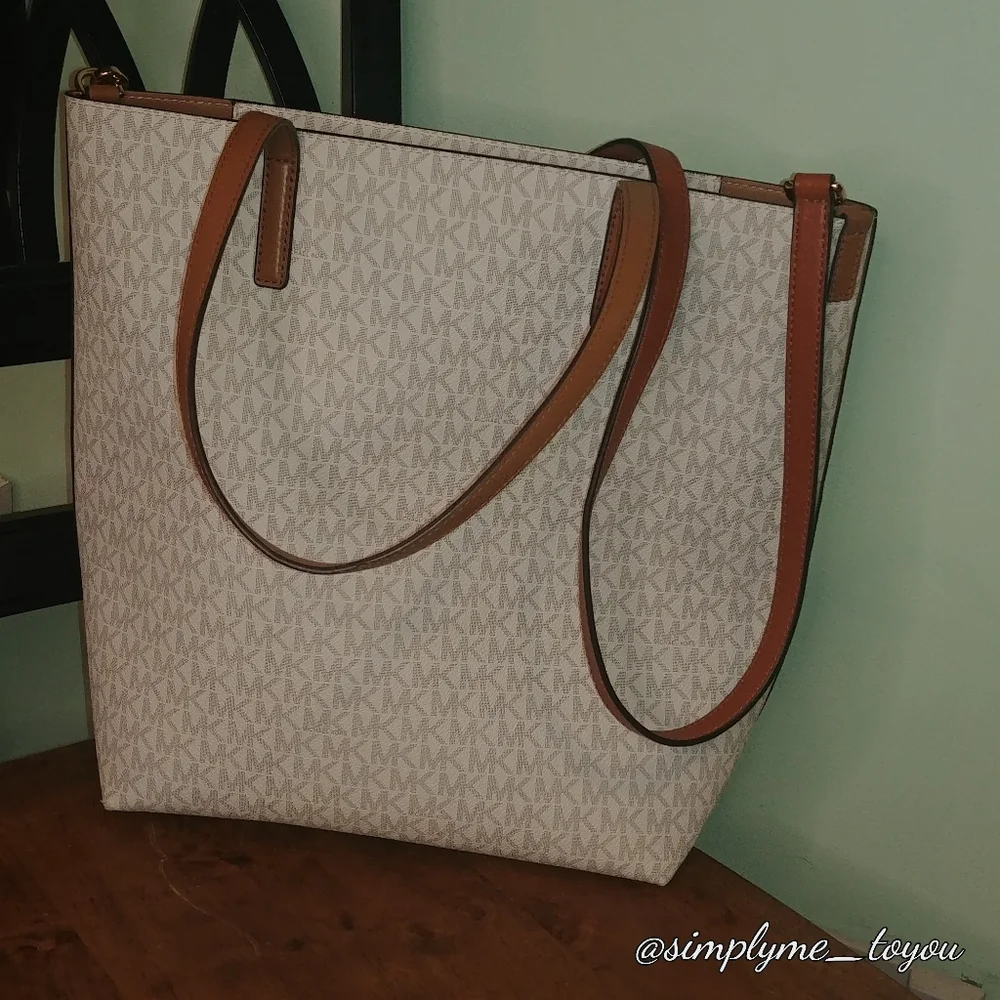 Michael Kors Vanilla Leather Jet Set Tote